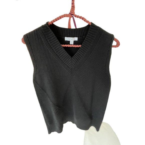 Small black sweater vest - Picture 1 of 2